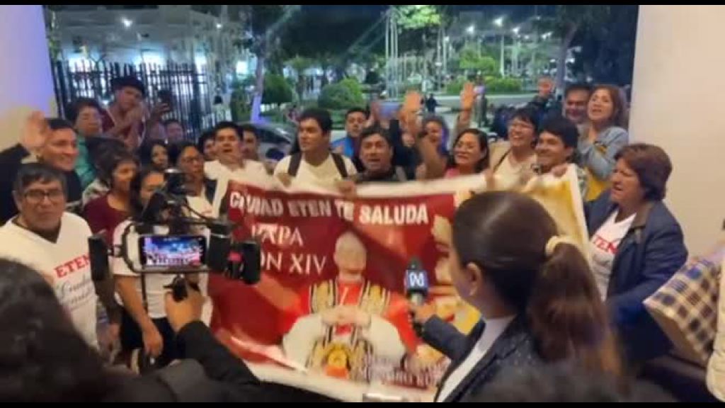 Video I cattolici peruviani celebrano l'elezione di Papa Leone XIV