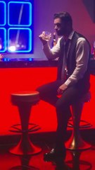 Tortures the criminal who killed his girlfriend by any means, fell in love with her...