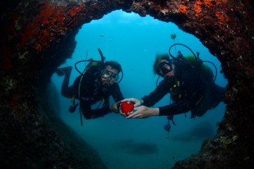Denizin altında kalp şeklinde geçit! Burayı gören inanamıyor