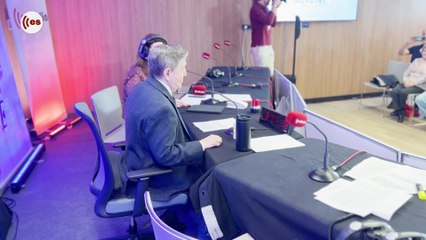 Así ha sido la entrada de Federico Jiménez Losantos ante decenas de personas en Valencia