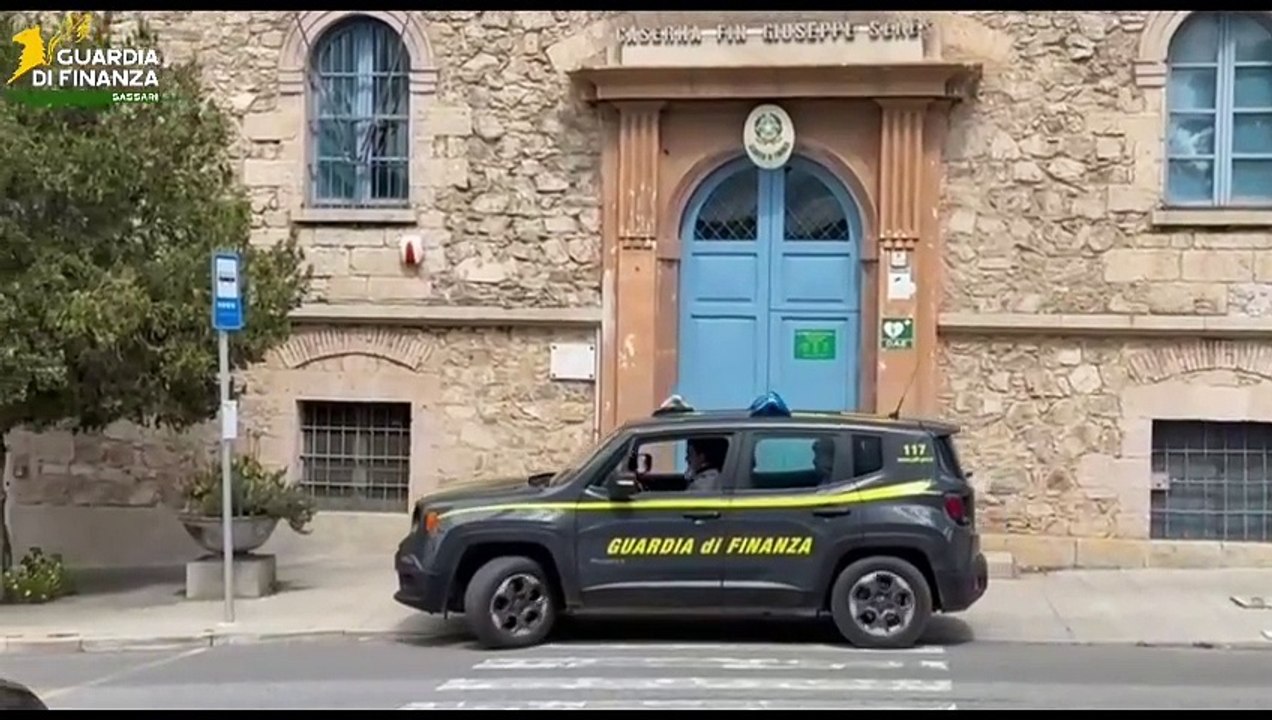 Nell'azienda agricola 3,7 tonnellate di cannabis, la scoperta delle fiamme gialle