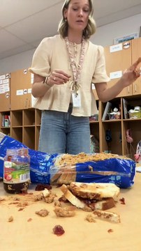 Professora barra-se com manteiga de amendoim para dar (divertida) lição