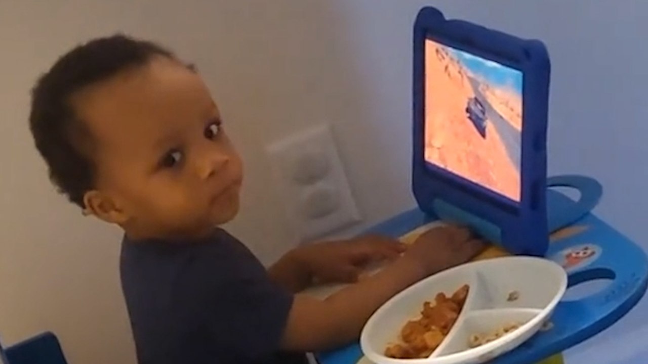 Tot's funny reaction after he swaps Ms. Rachel for car crash videos on his tablet
