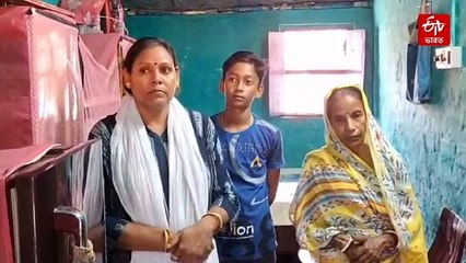 অন্ধকারে ডুবে ভাটপাড়ার শহিদের পরিবার ! সংসারে আলো ফেরাতে মুখ্যমন্ত্রীর কাছে চাকরির আর্জি স্ত্রীর