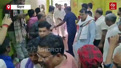 नवगछिया में मृतक व्यवसायी के परिजनों से मिले तेजस्वी यादव, बोले-डर के साये में जी रहे व्यवसायी