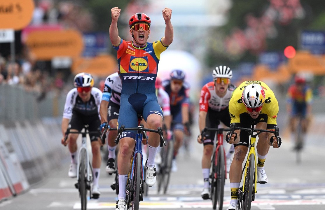 Cyclisme - Tour d'Italie 2025 - Résumé et Highlights d'une 1ère étape intense... Mads Pedersen s'impose et prend le Rose devant Wout Van Aert, Mikel Landa chute et abandonnne déjà !