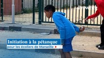 Initiation à la pétanque pour les écoliers de Marseille