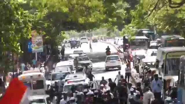 ಭಾರತೀಯ ಸೈನ್ಯವನ್ನು ಬೆಂಬಲಿಸಿ, ವೀರ ಯೋಧರಿಗೆ ನಮನ ಸಲ್ಲಿಸಲು ಕಾಂಗ್ರೆಸ್ ತಿರಂಗಾ ಯಾತ್ರೆ#ತಿರಂಗಾಯಾತ್ರೆ #congress #pahalgam #pakistan #india #airstrike #malgudiexpress #malgudinews #news #TopNews| Subscribe | Comment | Like | Share |