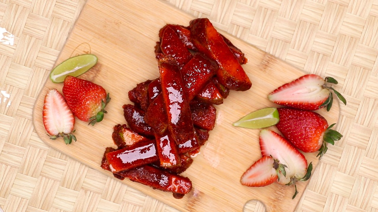 Manzanas borrachas con chamoy