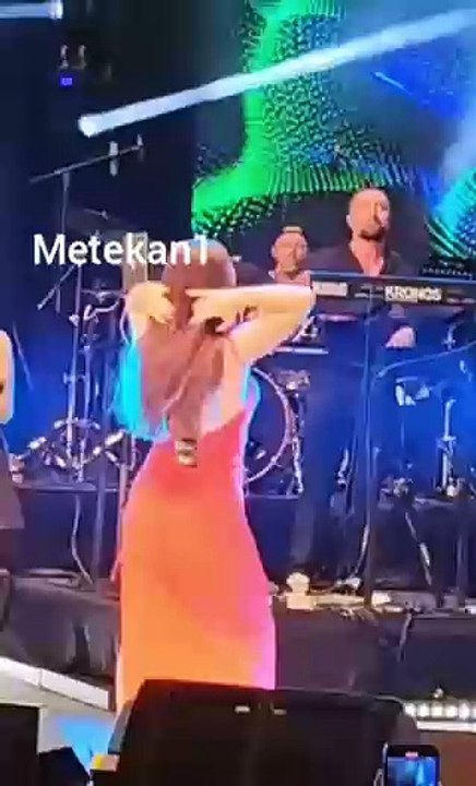 Simge Sağın Konser Muhteşem Dans Offical Video