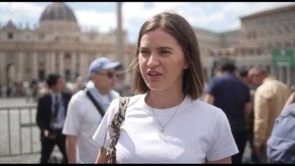 "La pace una priorità per il papa": l'auspicio dei fedeli in Vaticano