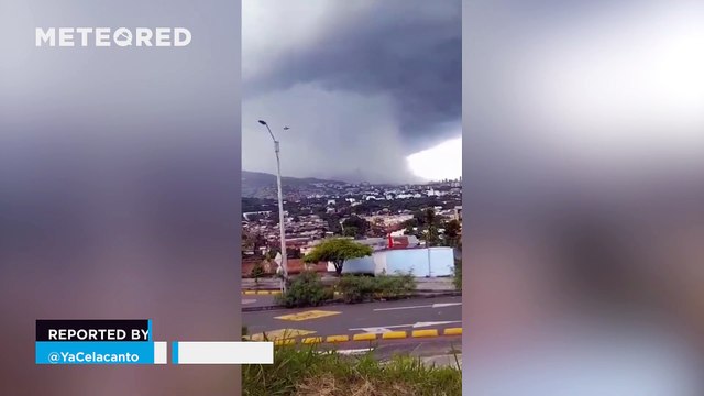 A downburst brings torrential rain and very strong winds to Cali, Colombia! The phenomenon left striking scenes as seen from the surrounding areas