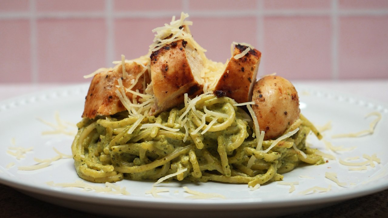 Espagueti verde de la mamá de Chef en proceso