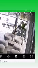 Juliette fratura o nariz ao bater rosto em porta de vidro em casa