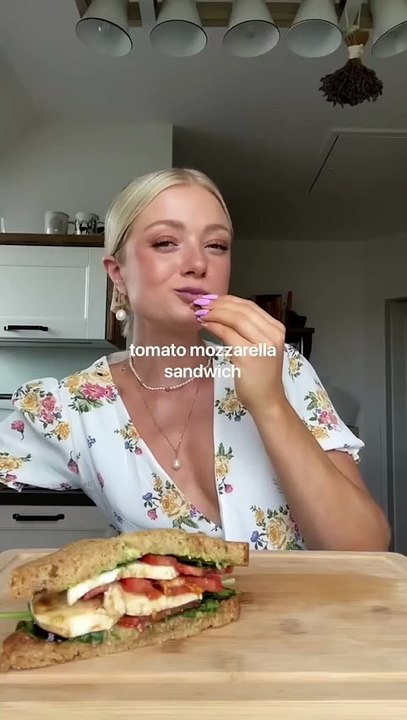 #healthylunch idea easy TOMATO MOZZARELLA sandwich 🥪