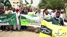A Karachi manifestazione anti-India: bruciata la bandiera