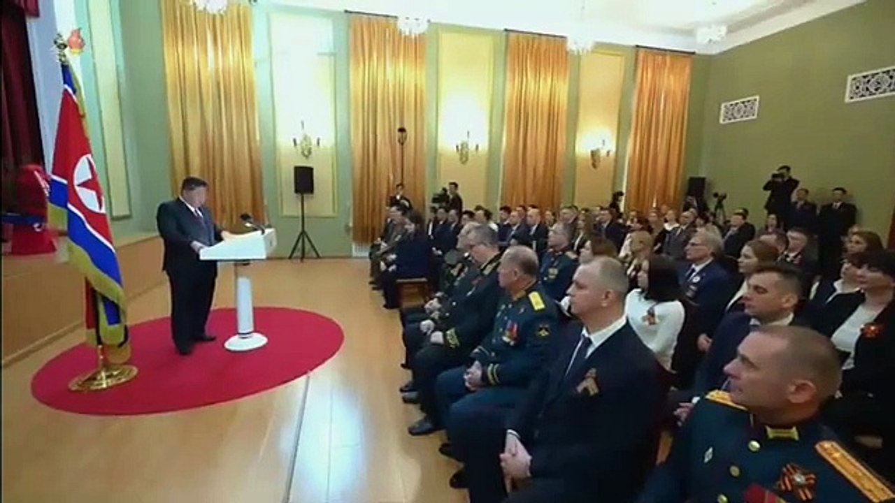 Estimado camarada Kim Jong Un realiza visita de felicitação à embaixada da Federação da Rússia na RPDC