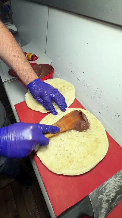 İsviçre’ye Kaçırılmak İstenen Sanayi Tostçusu Çikolatalı Tost Tarifini İlk Kez Açıkladı! 🍫🔥