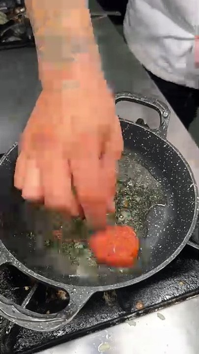 Sucuklu Sebzeli Çift Yumurtalı Menemen Tarifi  Kahvaltıya Lezzet Katın