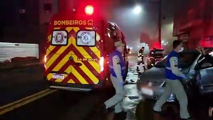 Colisão frontal entre Fox e Clio mobiliza Siate no Universitário