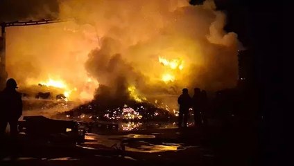 Bursa’da, palet fabrikasındaki yangın söndürüldü