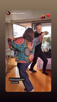 Δανάη Μπάρκα: Έριξε αυλαία με πάρτι – Η Βίκυ Σταυροπούλου έγινε viral με τον χορό της!