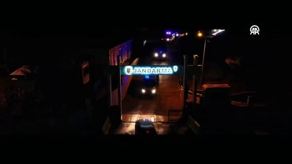 Biri kırmızı, diğeri yeşil bültenle aranan iki kişi yakalandı