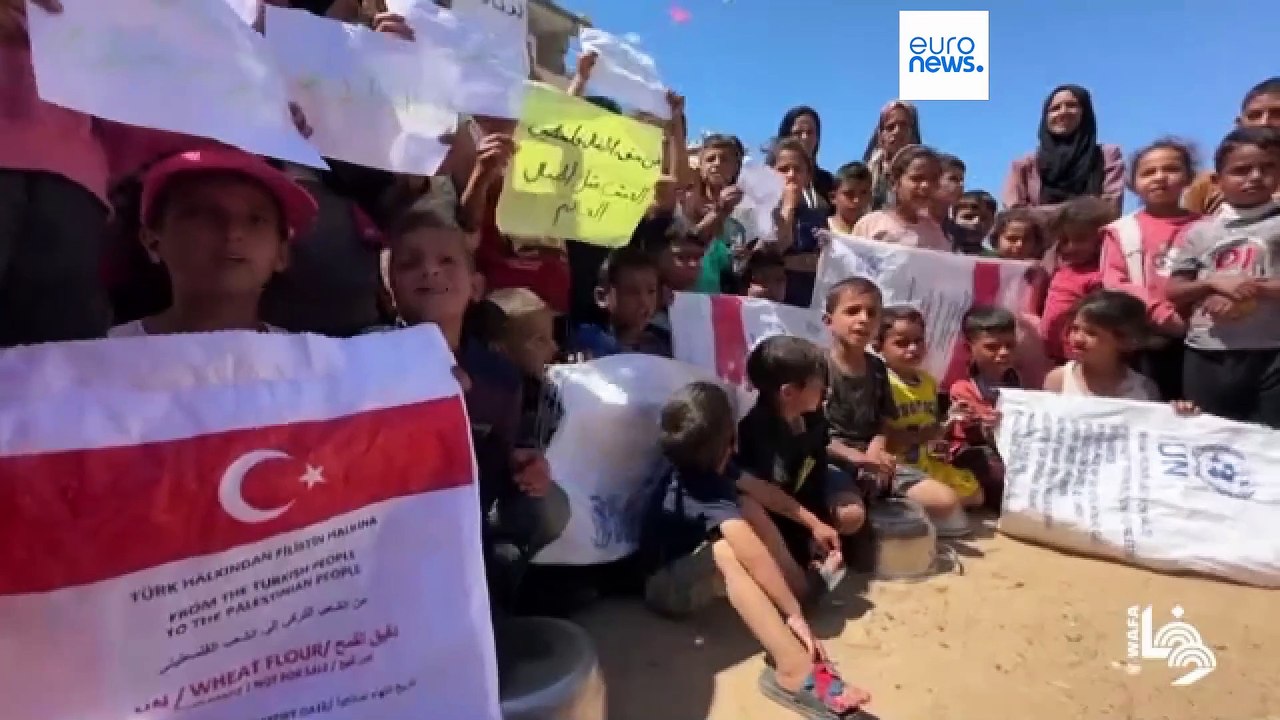 يتامى غزة في وقفة احتجاجية ضد سياسة التجويع: دعوات لرفع الحصار وإدخال المساعدات