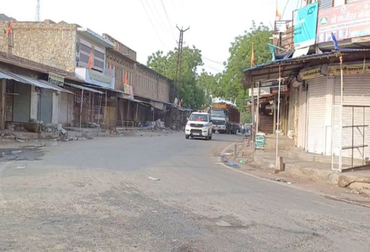 हाई रेड अलर्ट के बाद पसरा सन्नाटा, बरत रहे सतर्कता