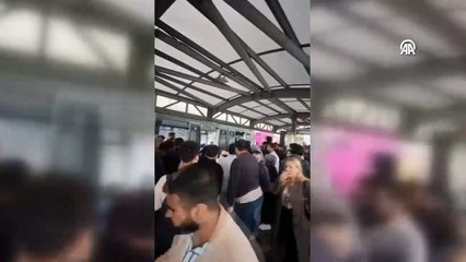 Beylikdüzü'nde iki metrobüs çarpıştı: Yaralılar var