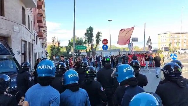 Roma, Fratelli d'Italia inaugura la nuova sede al Quartiere Africano: tensione al presidio antagonista