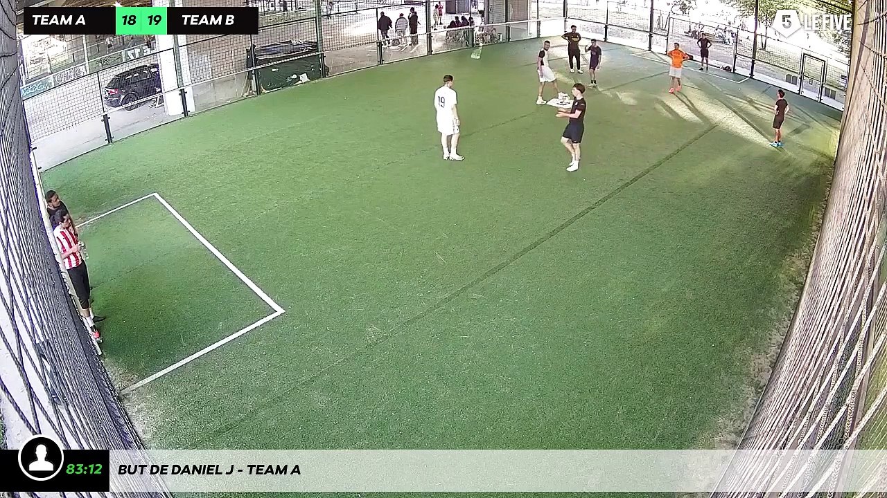 But de Daniel J - Team A