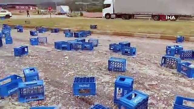 Balıkesir-Bursa Yolunda Tır Kazası: Cam Şişeler Yola Saçıldı, Trafik Felç Oldu
