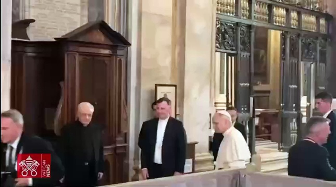 León XIV visitó la tumba de Francisco en una de sus primeras actividades como Papa