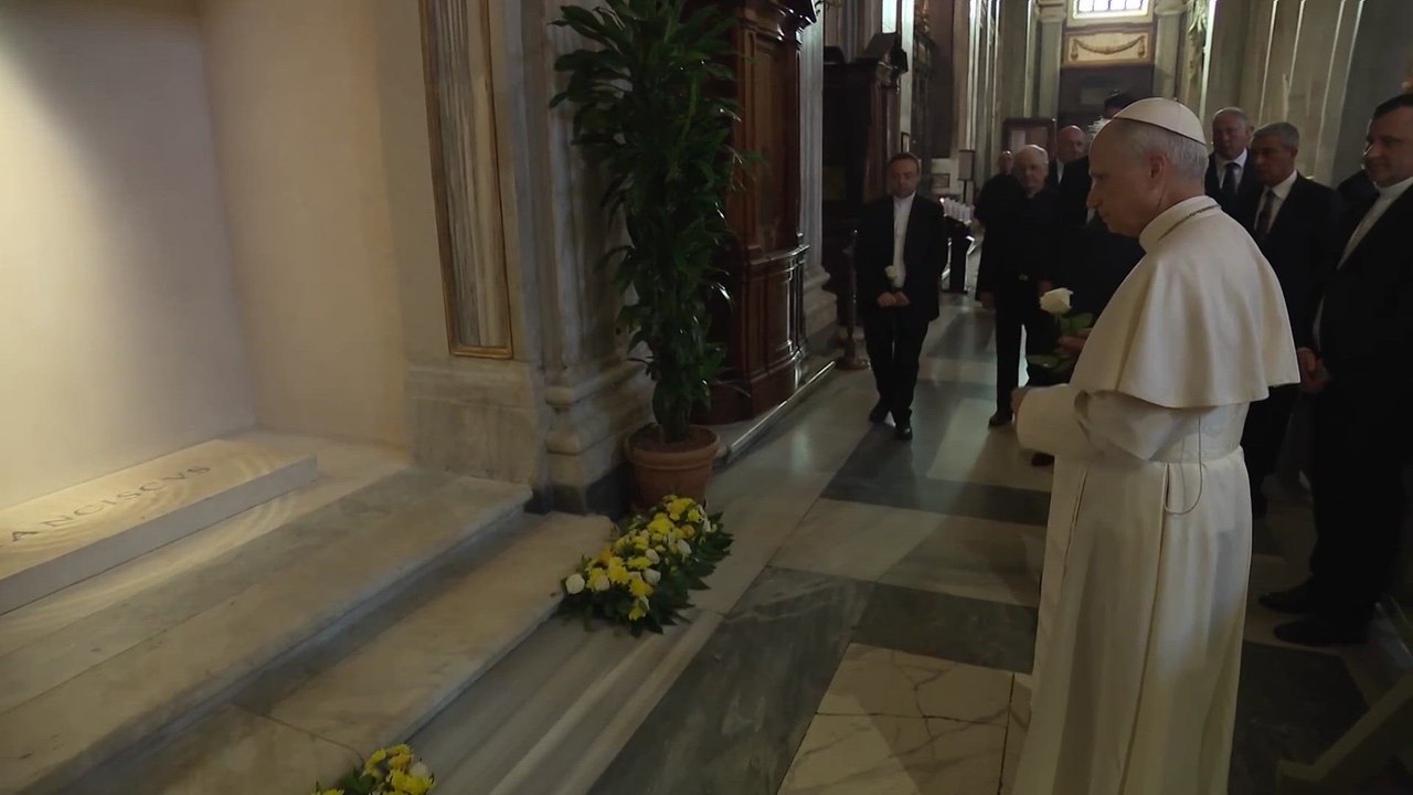 Pope Leo XIV pays tribute to Pope Francis at his tomb in first trip outside the Vatican