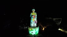 Estátua do Padre Cícero recebe projeção de artes de Espedito Seleiro