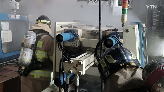 부천 플라스틱 사출 공장에서 불...인명 피해 없어 / YTN