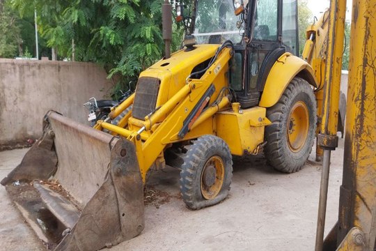 swm news: ऑटो टिपर की आवाज व पहिए थमे, अनदेखी का लगा ‘ब्रेक’