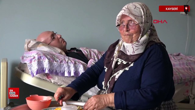 Kayseri'de 16 yıldır yatağa bağımlı oğluna bakıyor