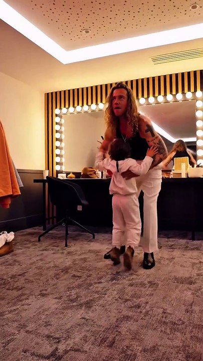 Julien Doré : le chanteur dévoile une adorable et rare vidéo avec son fils