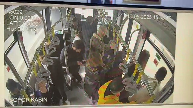 Beylikdüzü’ndeki metrobüs kazası araç içi kamerasına böyle yansıdı