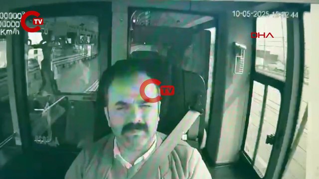 Beylikdüzü'ndeki metrobüs kazası araç içi kamerasında