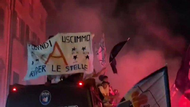 Delirio a Pisa! La festa per la promozione è da brividi