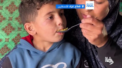 غزة تُطحن بين الجوع والحصار والحرب.. والسكان ينخلون الدقيق الفاسد لإنقاذ أطفالهم