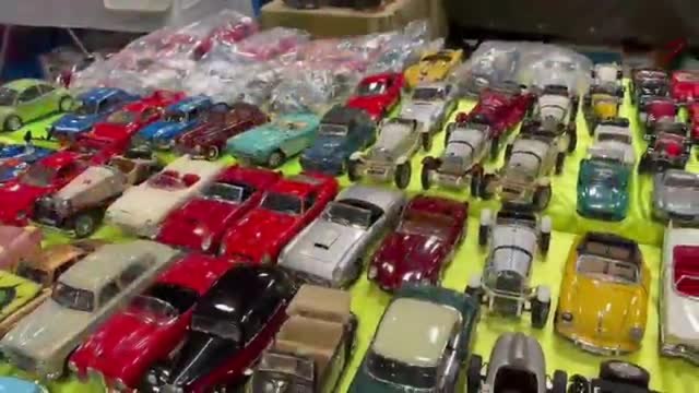 A Piacenza Expo la fiera del giocattolo vintage: un tuffo nel passato tra modellini e carte da collezione