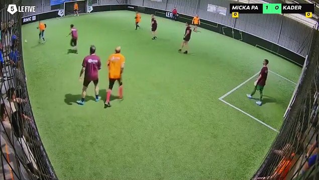 MICKA PAMPOUILLE - KADER 11/05 à 10:03 - Football Terrain 2 (LeFive Pau)