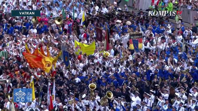 [FULL] Paus Leo Sapa Umat di Balkon Basilika: Singgung Pesan Paus Fransiskus Soal Perang!