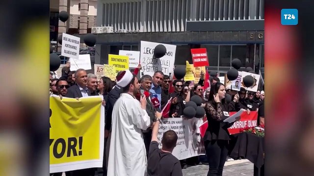 Ankara Ulus'ta ek atama talebiyle buluşan öğretmen adayları eğitim sisteminin gıyabında cenaze namazı kıldı