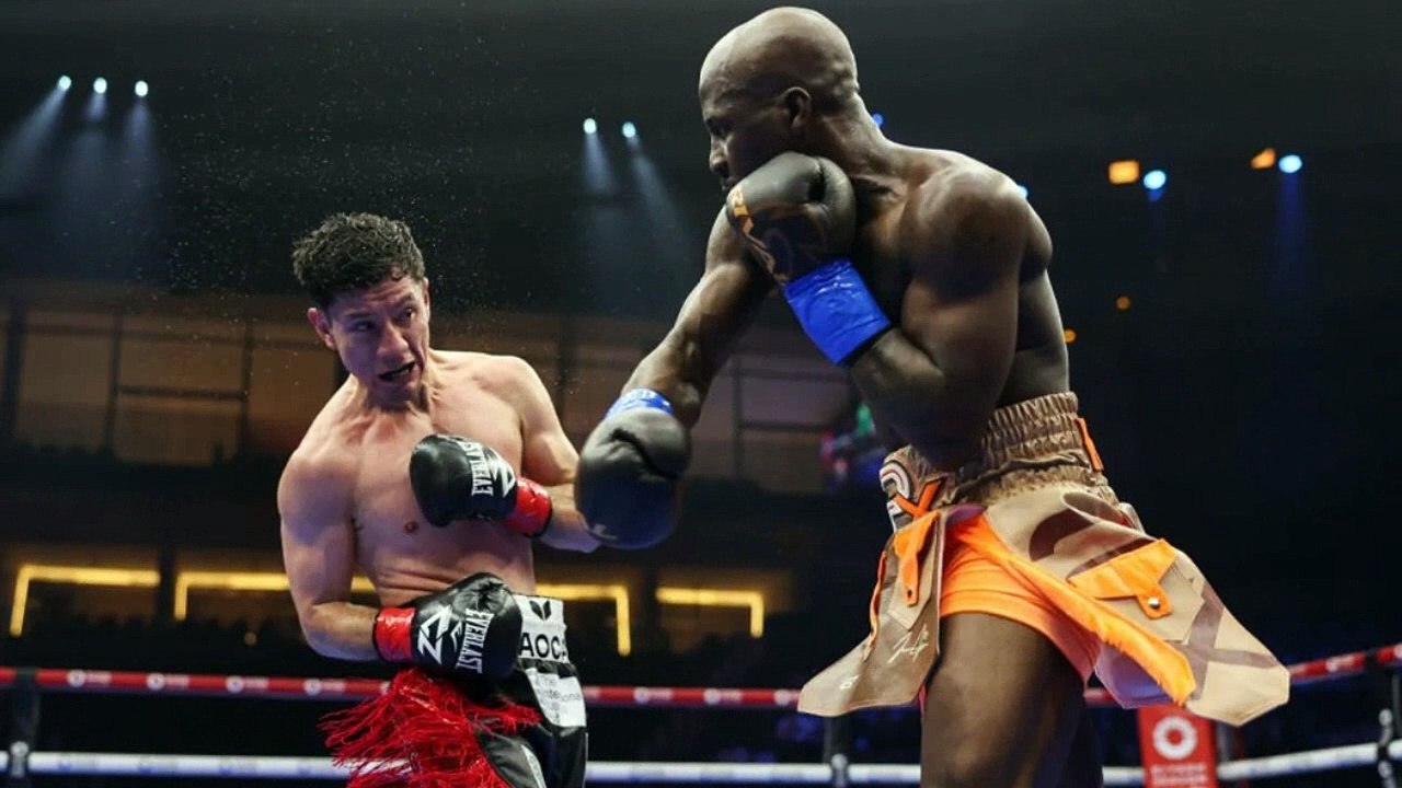 William Zepeda repite victoria sobre Tevin Farmer en Cancun, Mexico
