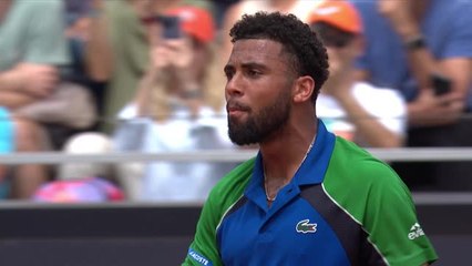 Rome - Fils passe l'obstacle Tsitsipas